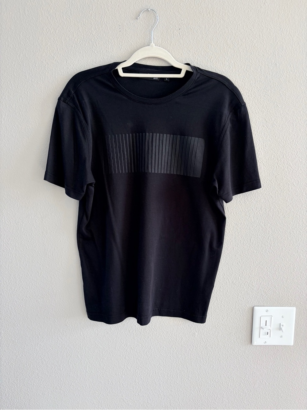 Murano Black Short-Sleeve Tee with Subtle Ribbed Chest Graphic